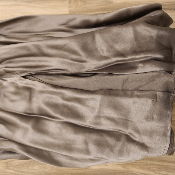 EMPRY BEE 100% Silk Imported size Large - Picture 9 of 10